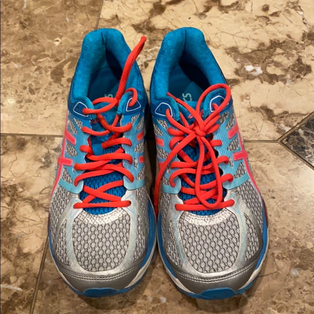 Like new beautiful sport shoes